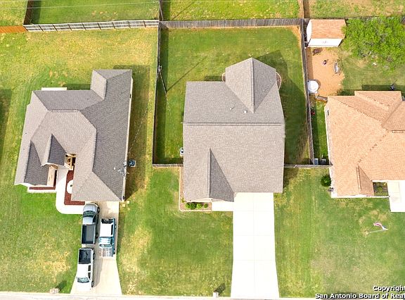 3rd image of 136 Parkcrest