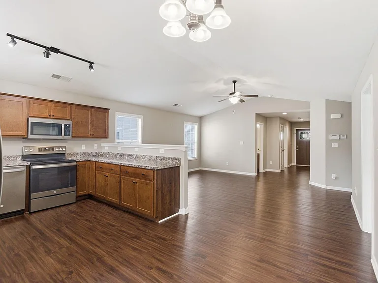 2545 Milsom Ln — Photo 10