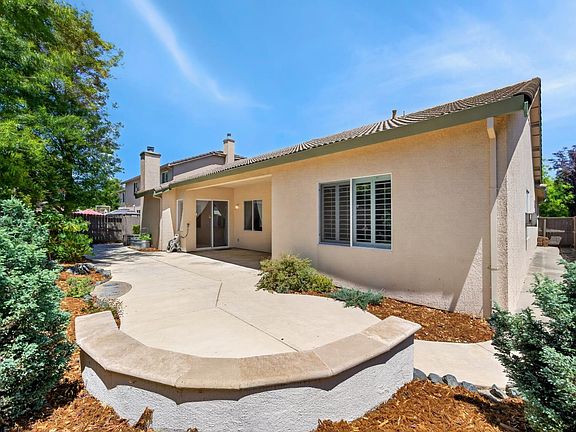 4th image of 380 Lyman Cir