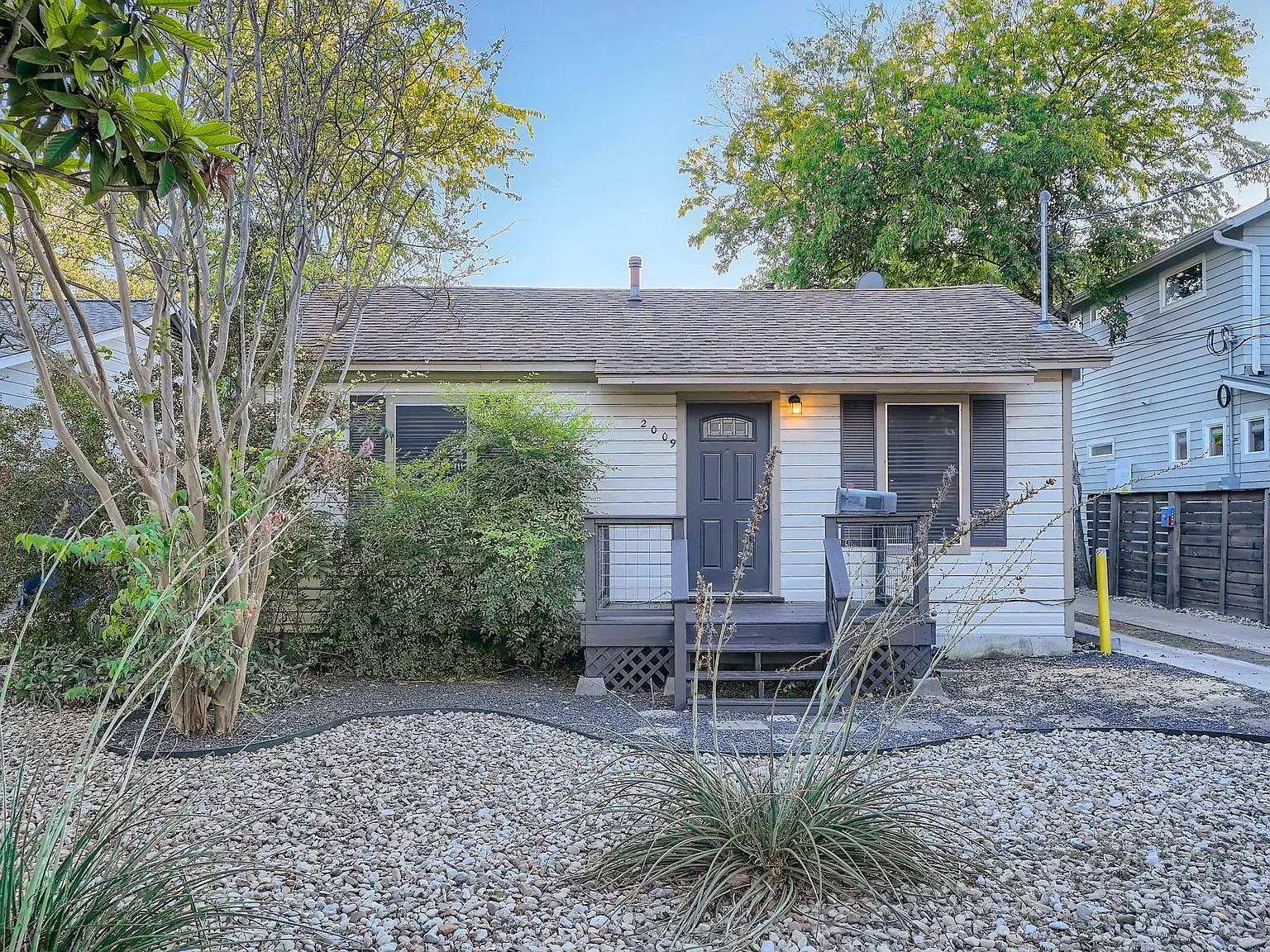 3 bed, 1175 sqft, $2,500 — Photo 2
