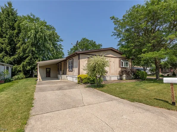13 Periwinkle Dr, Olmsted Falls, OH 44138