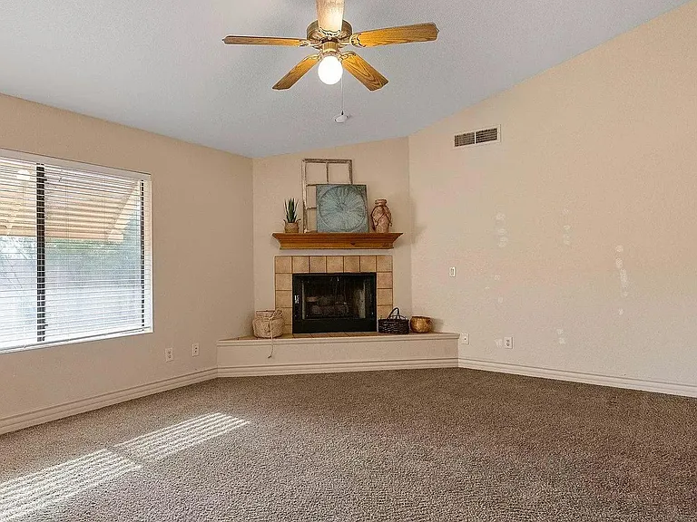 9907 E Del Monte Ave — Photo 3