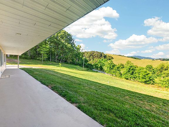 3rd image of 3554 Greenhouse Rd