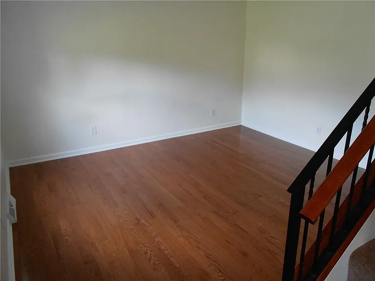 1318 Oakridge Rd — Photo 3