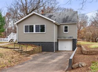 520 Plainville Ave, Unionville, CT 06085