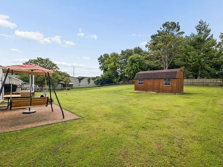 504 Riverview Dr — Photo 35