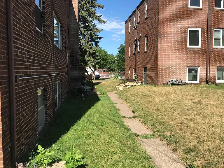 1573 Hartford Ave — Photo 3