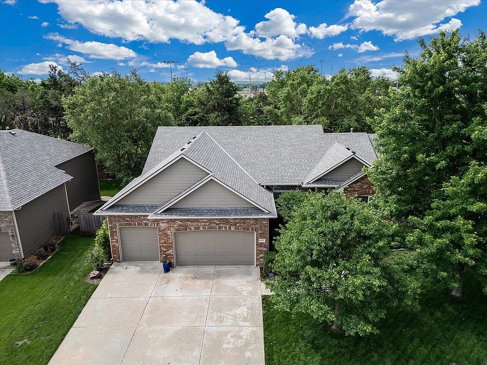 1st image of 1425 E Summerlyn Dr