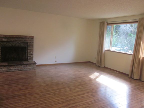 2nd image of 108 W 32nd St