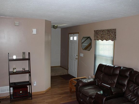 3rd image of 10 Orchard Glen Dr SW