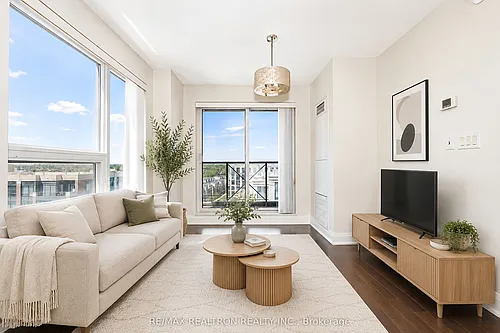 1 Uptown Dr Photo 1