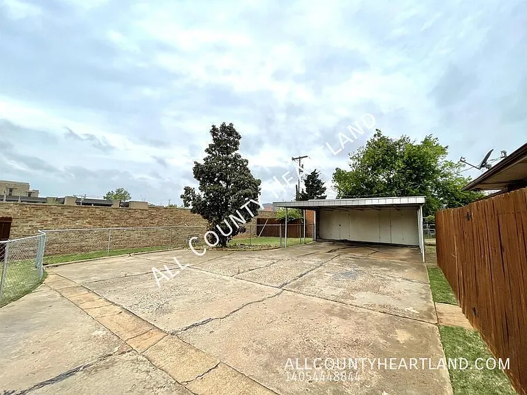 1100 Fenwick Pl — Photo 8