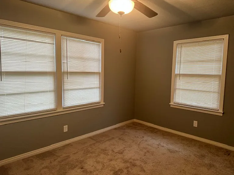 1105 N White Oak Rd — Photo 9