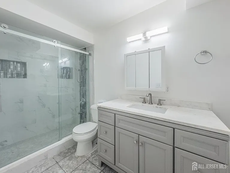 105R Lowell St — Photo 9