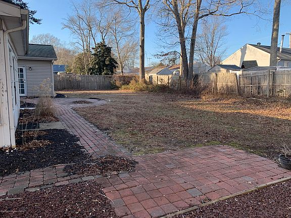 4th image of 604 Conifer Dr
