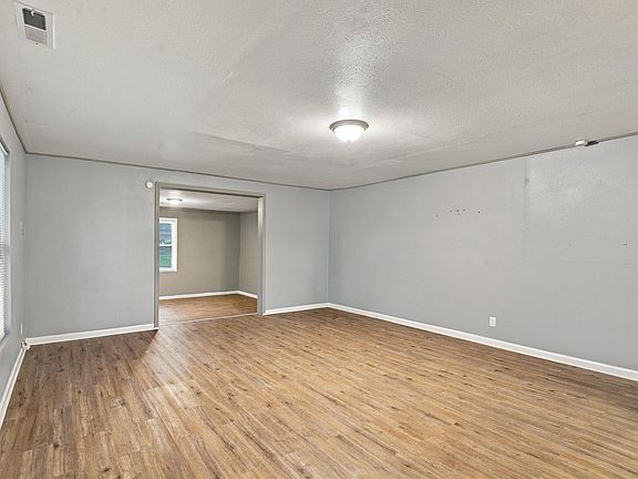 3rd image of 710 Cook Ave