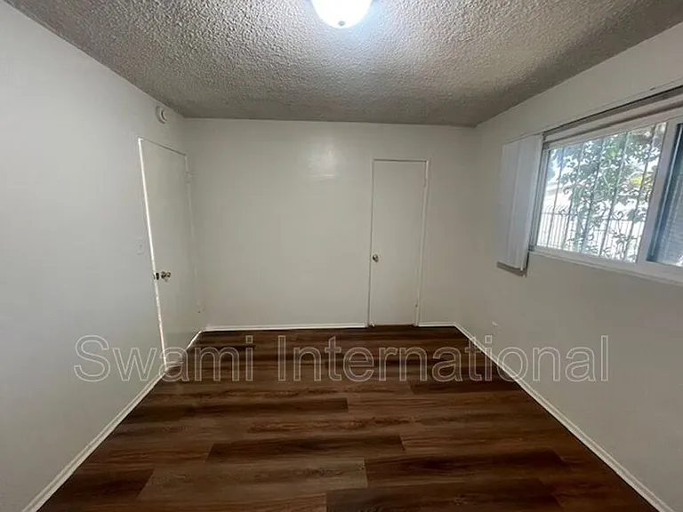 1303 W 107th St — Photo 19