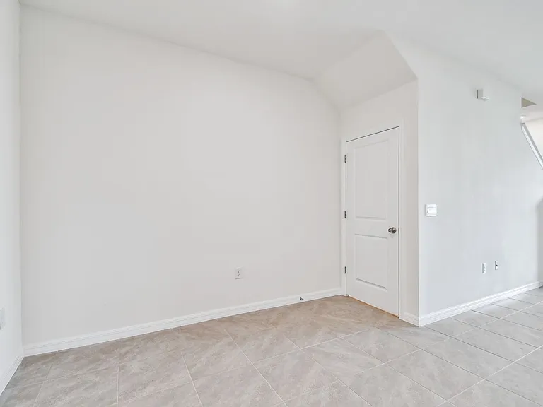 5679 English Oak Ln — Photo 21