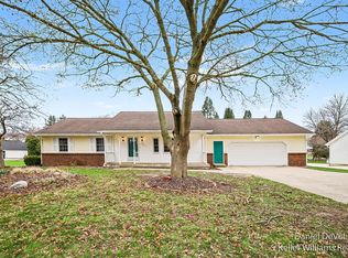 8825 Cottonwood Dr, Jenison, MI 49428