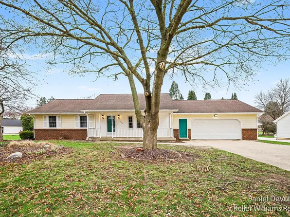 8825 Cottonwood Dr, Jenison, MI 49428
