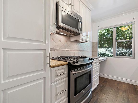 3rd image of 1047 12th St #4