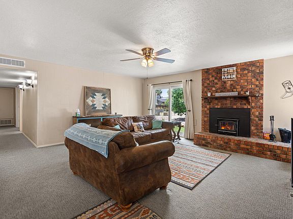 5th image of 8125 Curry Ave NE