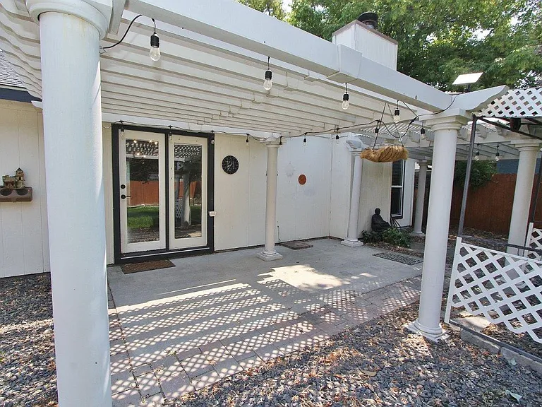 6153 N Portsmouth Ave — Photo 6