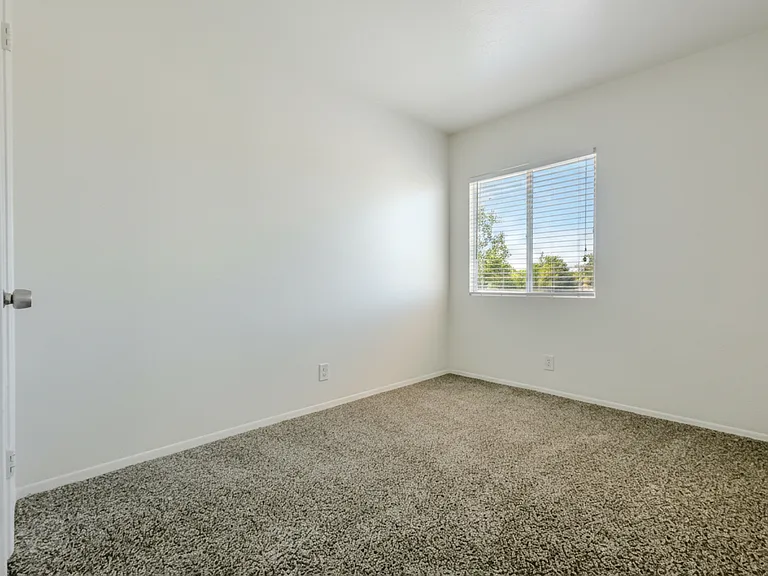 1219 E Townley Ave — Photo 22
