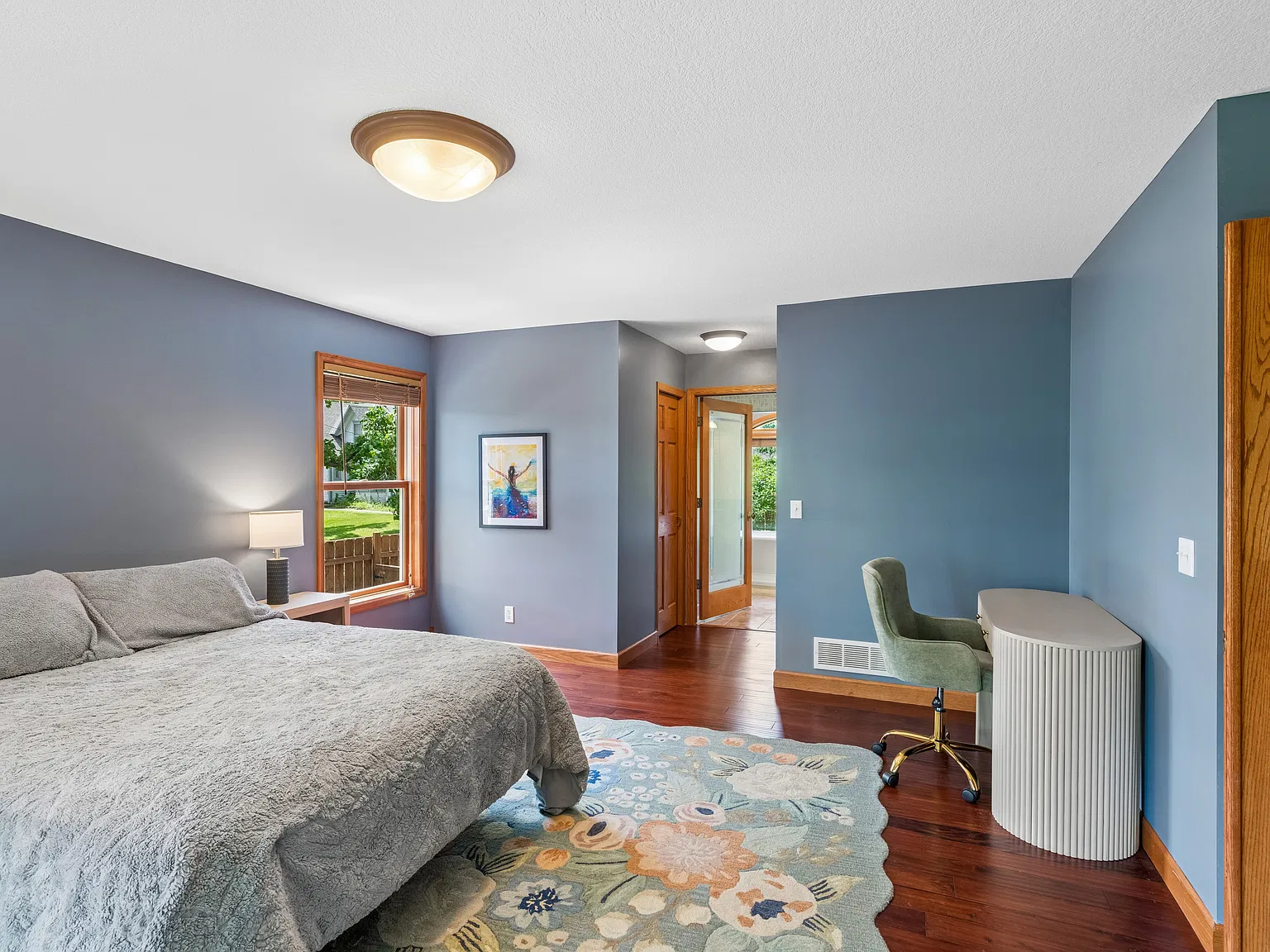 6 bed, 3866 sqft, $4,300 — Photo 2