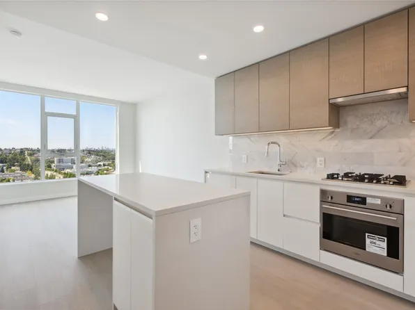 2186 Gilmore Ave N #2504, Burnaby, BC V5C 1V4