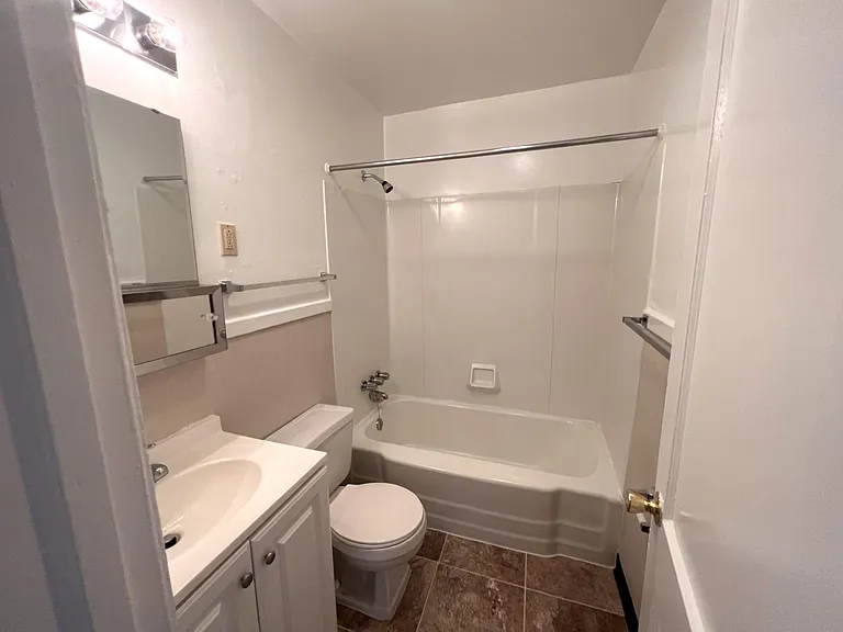 527 Elmhurst Rd — Photo 9