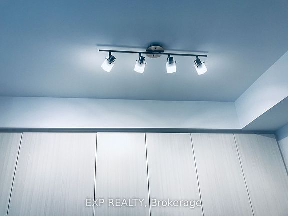 4th image of 36 Elm Dr W #1010