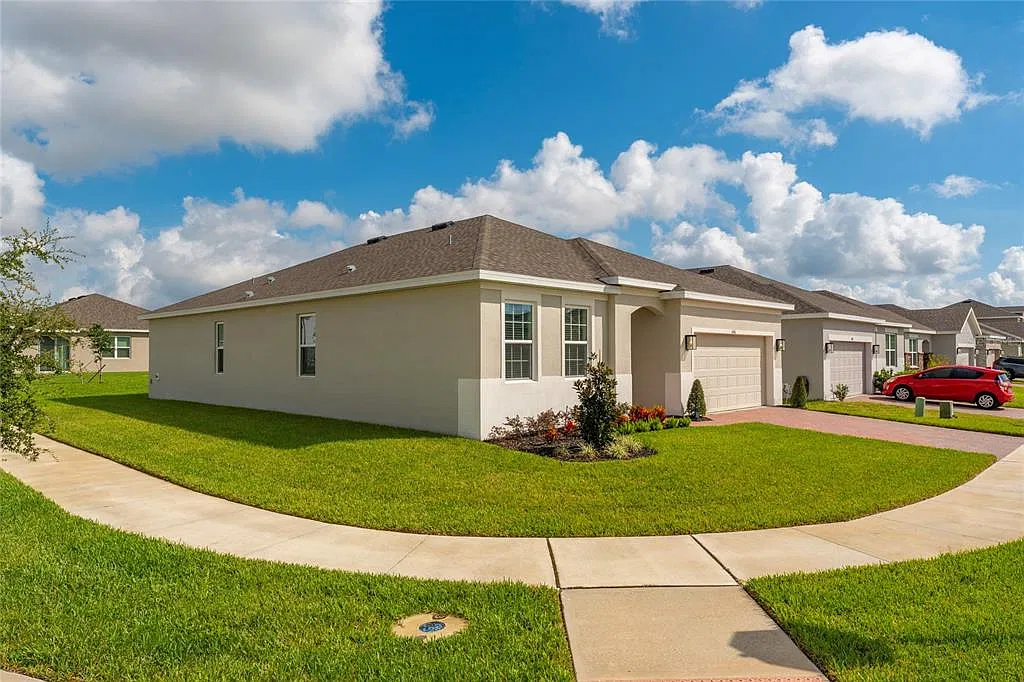 4 bed, 2.0 bath, 1791 sqft, $2,200 — Photo 3