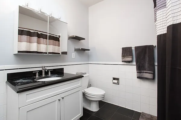 Sold by Nestseekers | media 11