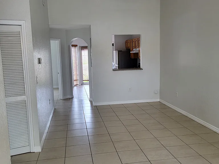 31 NE 13th Ave #31 — Photo 4