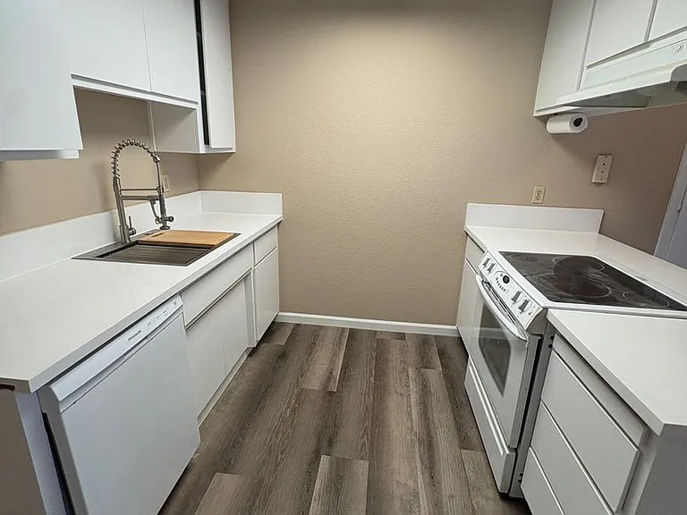5056 Connecticut Dr — Photo 11