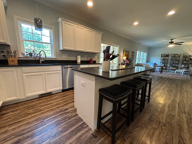 16209 Round Hill Rd — Photo 10