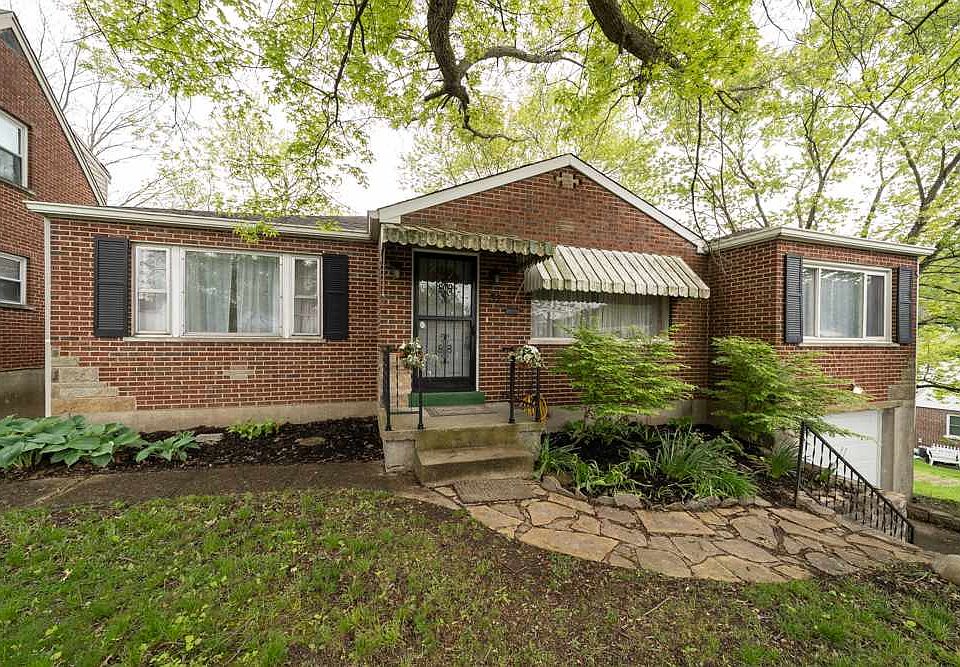 1st image of 32 Faye Dr