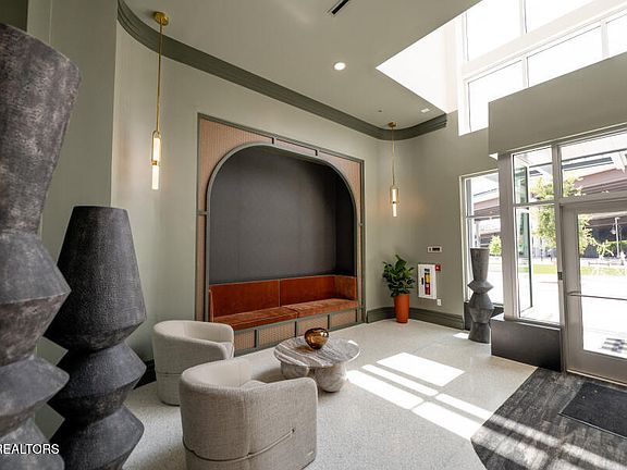 5th image of 122 Stadium Way #916