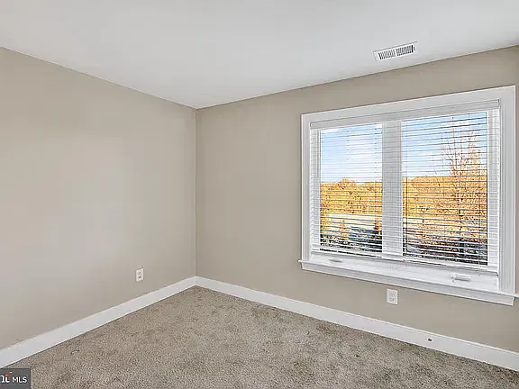 3 bed, 2020 sqft, $1,500 — Photo 2