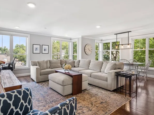 1789 Centre St Unit 401, Boston, MA 02132