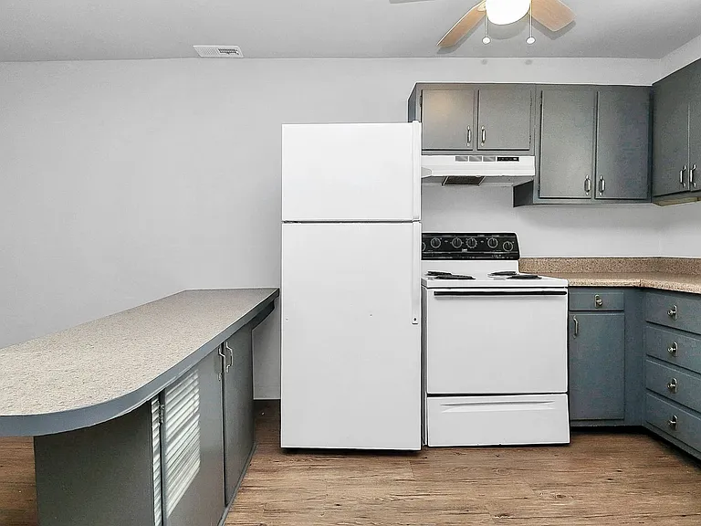 4220 Castleton Rd — Photo 3