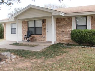 133 Rhoades St, Azle, TX 76020