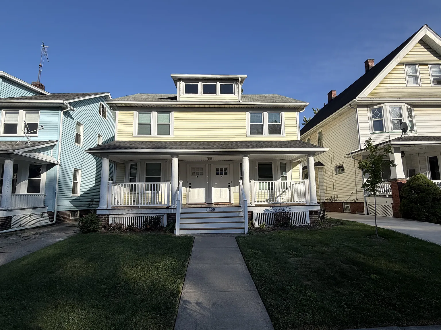 1305 W 106th St — Photo 1