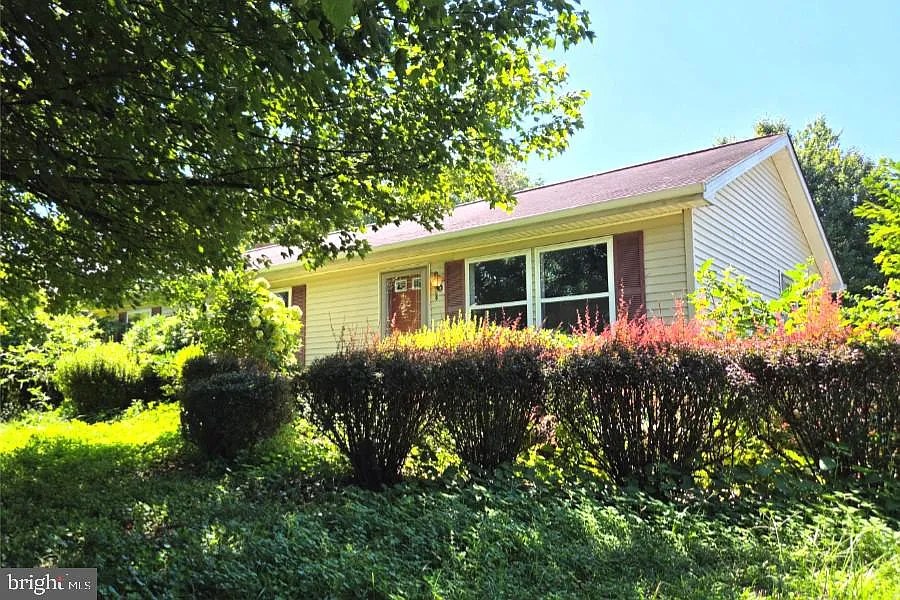 3 bed, 2.0 bath, 1582 sqft, $1,800 — Photo 1