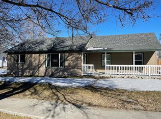 410 6th St, Filer, ID 83328