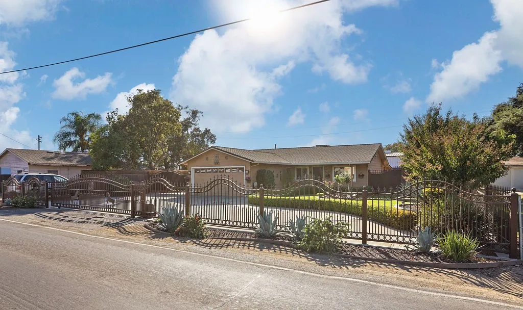 1835 N Filbert St photo 1