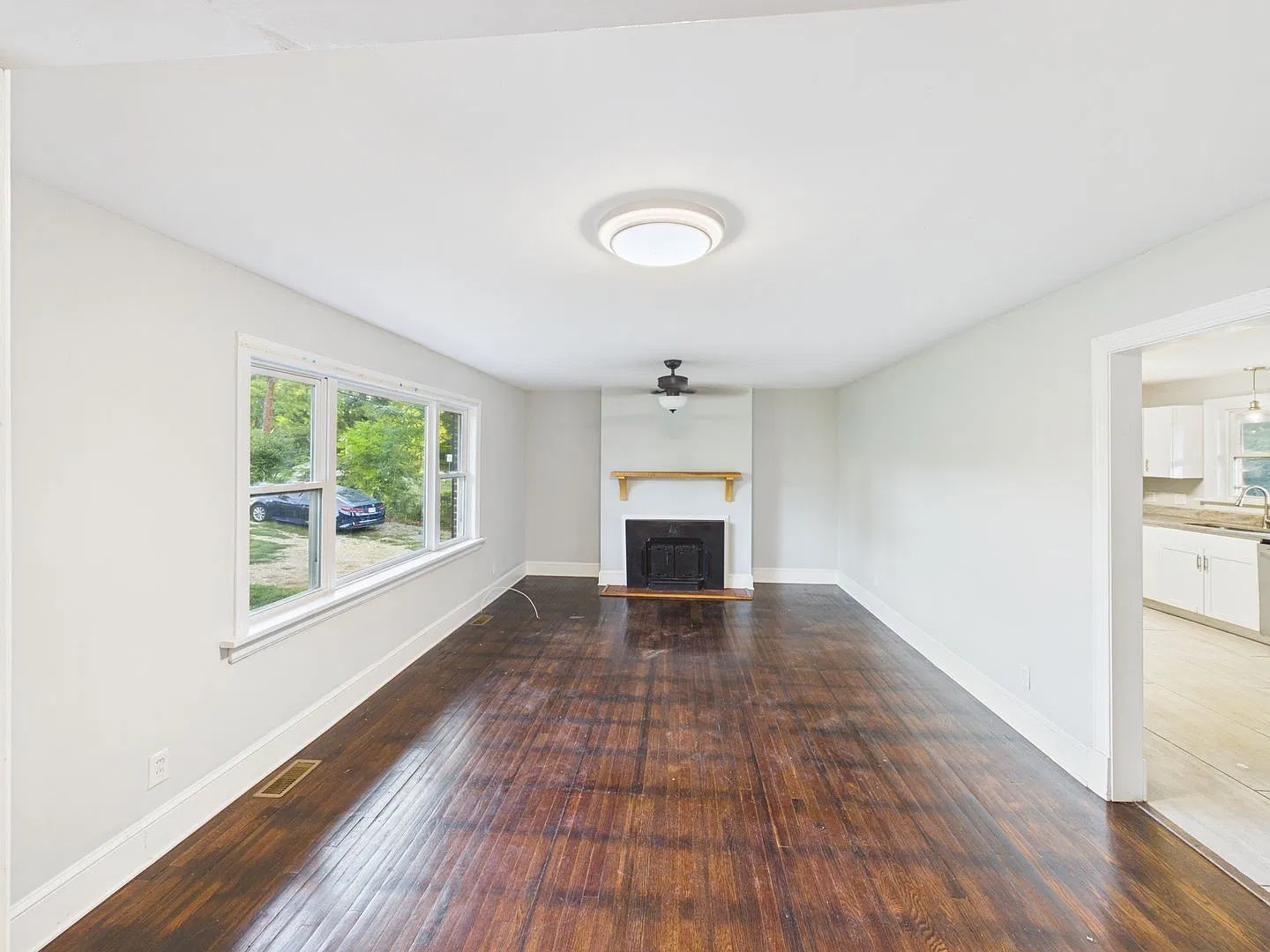 4 bed, 3.0 bath, 2418 sqft, $2,695 — Photo 4