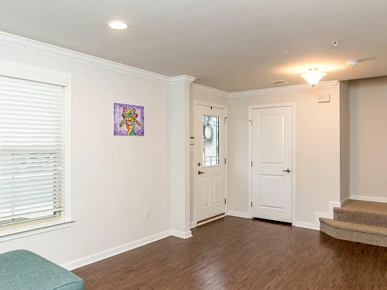 420 Fairmont Dr — Photo 16