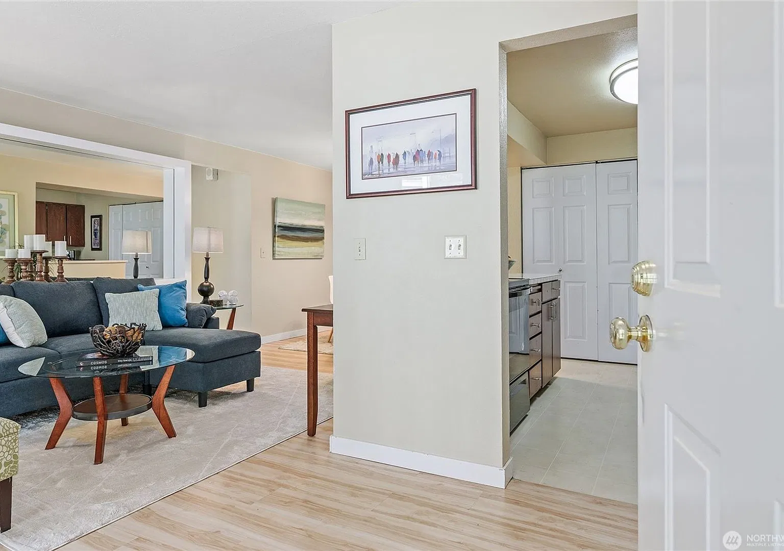 Updated 2 Bedroom Condo in Prime Redmond Location! — Photo 2